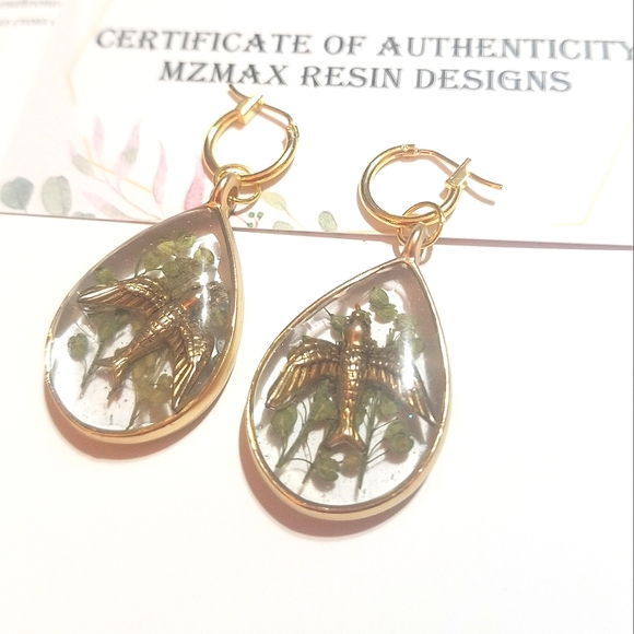 NATURAL HEATHER w/ Brass Birds MzMax Resin Designs Earrings - Picture 3 of 7